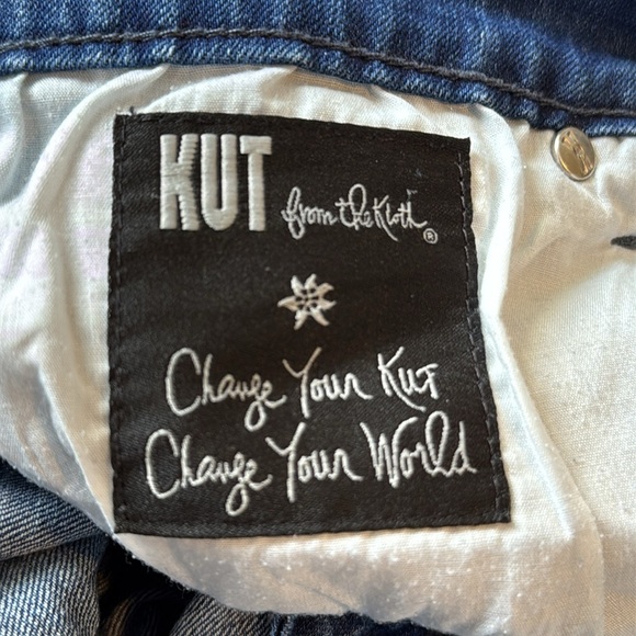 (T3) Kut from the Kloth®
Catherine High-Rise Fab Ab
Boyfriend Jeans, size 10/12 - Picture 14 of 16